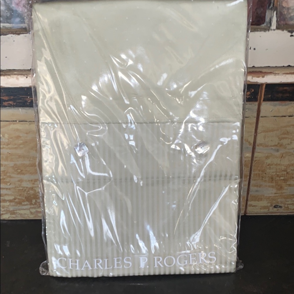 Charles P. Rogers Sage & white Queen duvet
